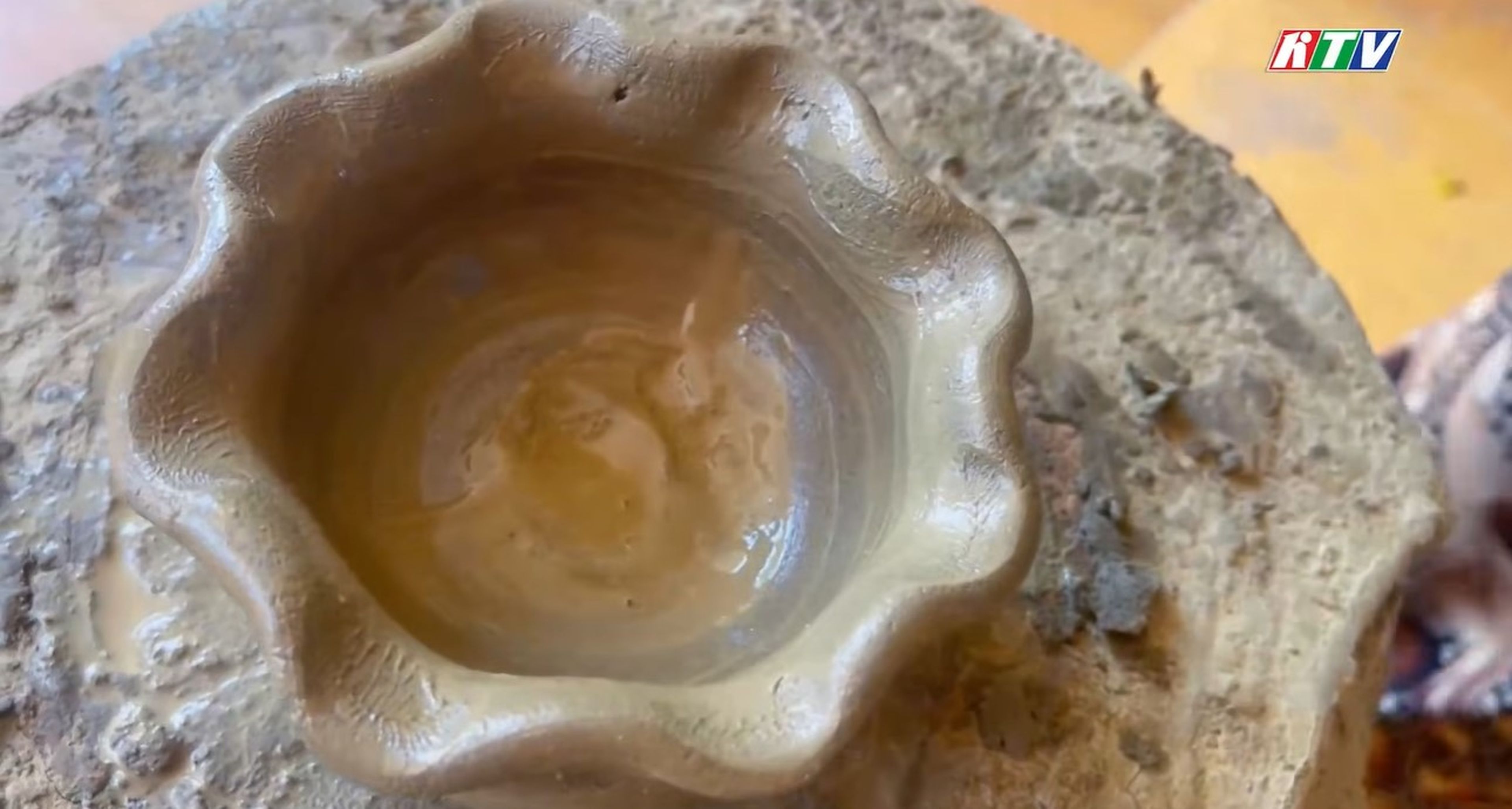 Experiencing a Day as a Young Artisan at Bau Truc Pottery Village - Hình 3